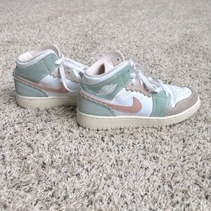 Nike Air Jordan 1 mid SE